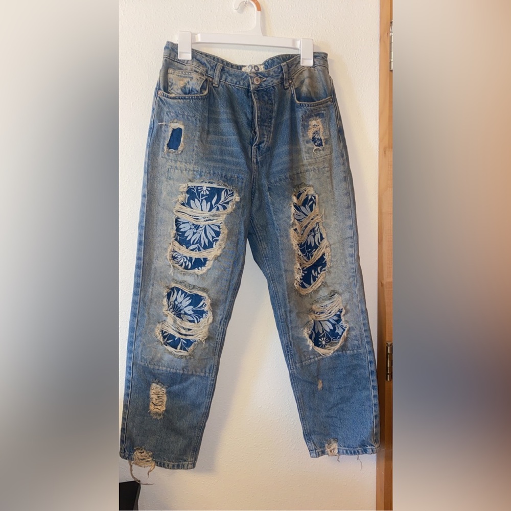 NWOT Free people Barrel denim jeans with blue and white flower print